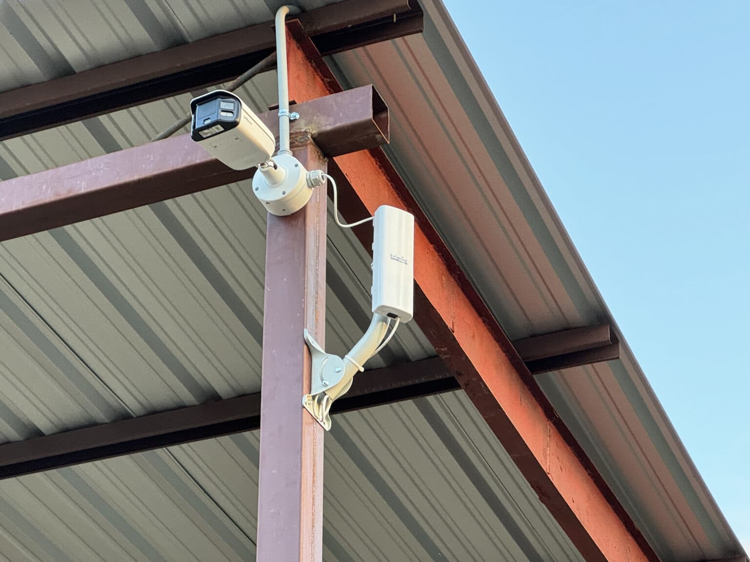 Soltek Security Camera Wired vs. Wireless Cameras - Soltek LA